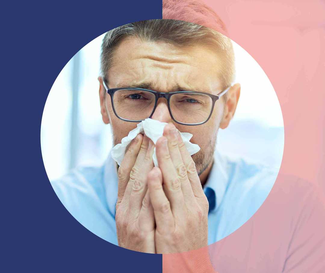 Nasenpolypen.info: Asthma Mann putzt sich die Nase